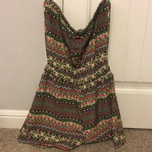 Strapless patterned romper